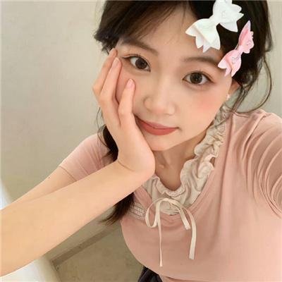 和红色中国人看电视